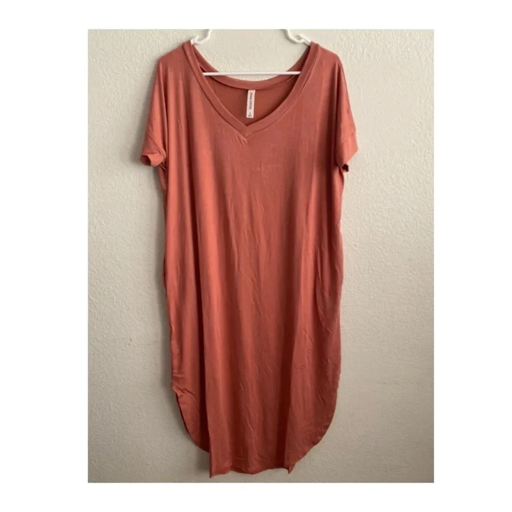 🆕Zenana Ash-Rose V-Neck Short Sleeve Side Slit Mid Dress S🆕 - Picture 3 of 10